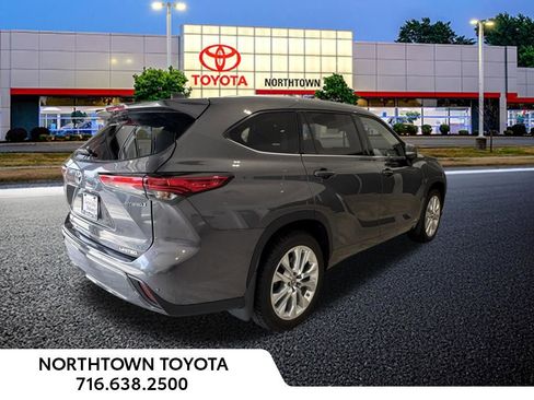 Used 2023 Toyota Highlander Limited AWD/4WD image 12