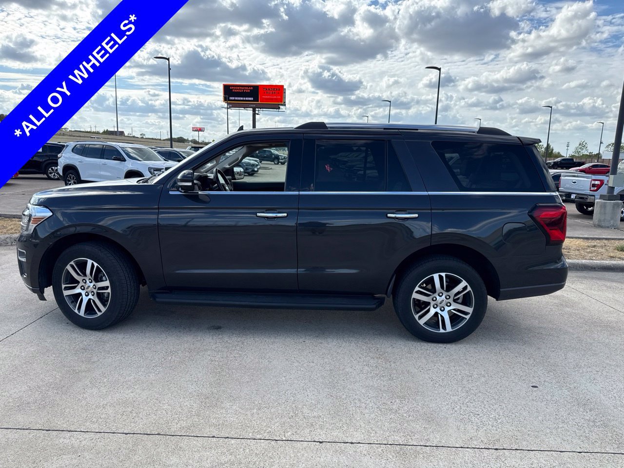 Used 2024 Ford Expedition Limited RWD image 3