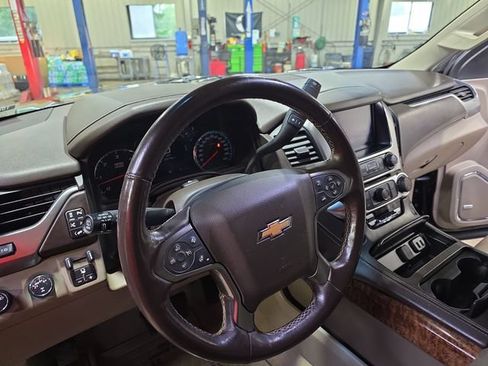 Used 2020 Chevrolet Suburban Premier w/ Max Trailering Package AWD/4WD image 18