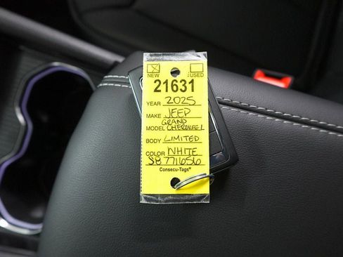 New 2025 Jeep Grand Cherokee L Limited w/ Luxury Tech Group II image 34