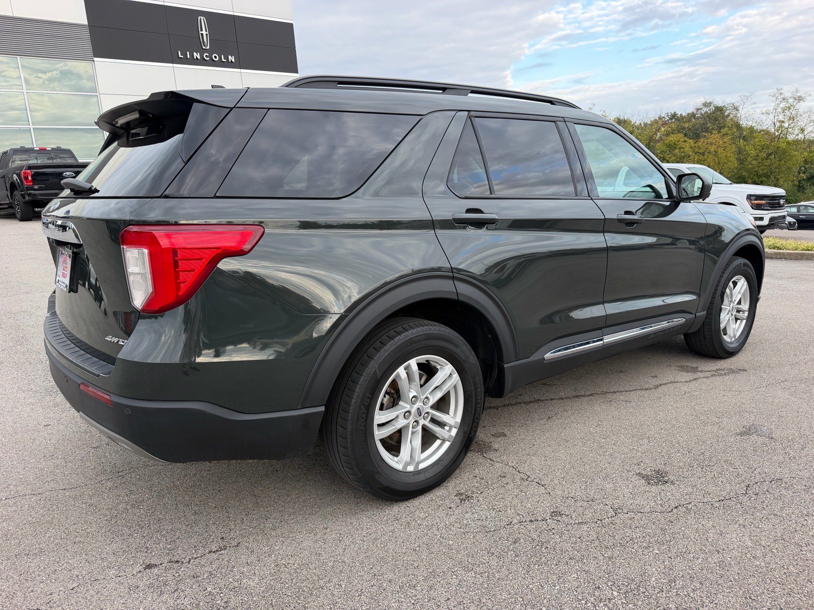 Used 2023 Ford Explorer XLT w/ Equipment Group 202A AWD/4WD image 13