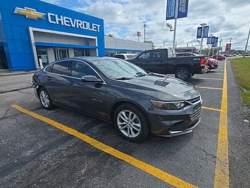 Used 2018 Chevrolet Malibu LT FWD image 2