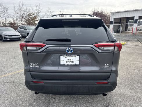 Used 2022 Toyota RAV4 LE image 6