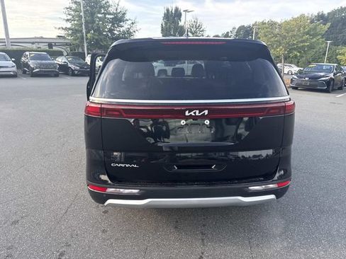 Used 2024 Kia Carnival LX FWD image 7