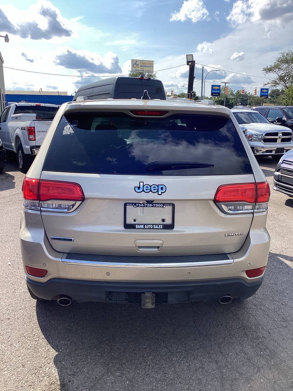 Used 2014 Jeep Grand Cherokee Limited w/ Trailer Tow Group IV RWD image 3