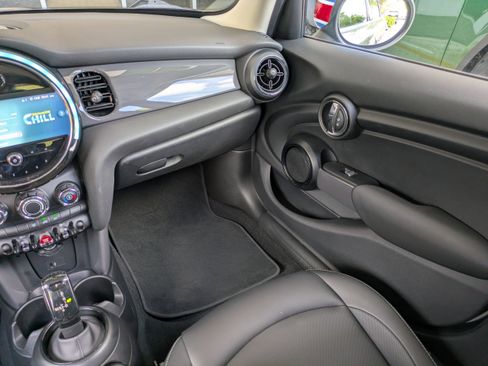 Used 2022 MINI Cooper 4-Door Hardtop w/ Storage Package FWD image 17