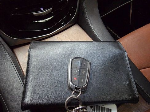 Used 2018 Cadillac Escalade ESV Luxury image 29