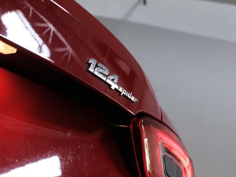Used 2017 FIAT 124 Spider Classica RWD image 10