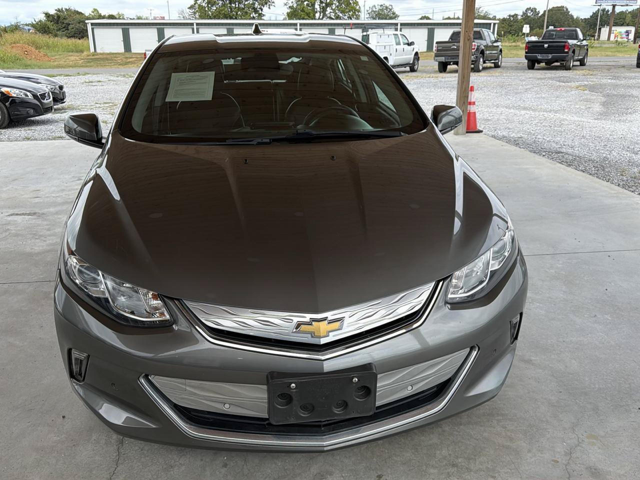 Used 2017 Chevrolet Volt Premier w/ Driver Confidence II Package FWD image 8