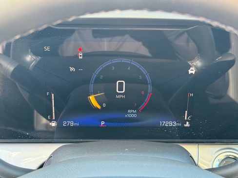 Used 2025 Chevrolet Trax LT w/ LT Convenience Package image 26