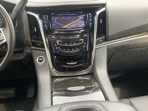 Used 2017 Cadillac Escalade Platinum AWD/4WD image 31