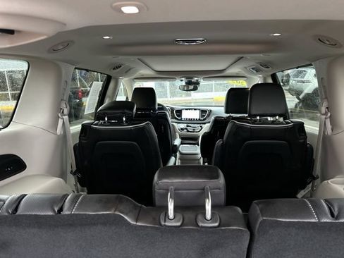 Used 2024 Chrysler Pacifica Limited w/ Uconnect Theater Family Group AWD/4WD image 10