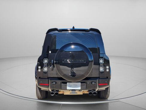 Certified 2025 Land Rover Defender 130 V8 AWD/4WD image 4