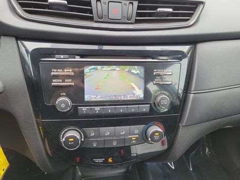 Used 2017 Nissan Rogue S image 29