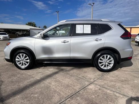 Used 2018 Nissan Rogue SV image 6