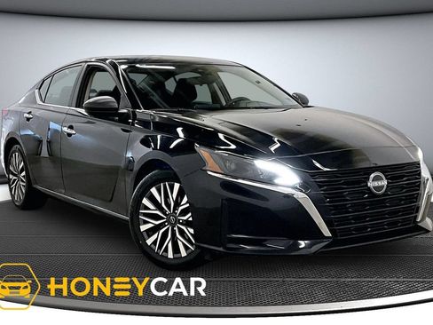 Used 2024 Nissan Altima 2.5 SV FWD image 1