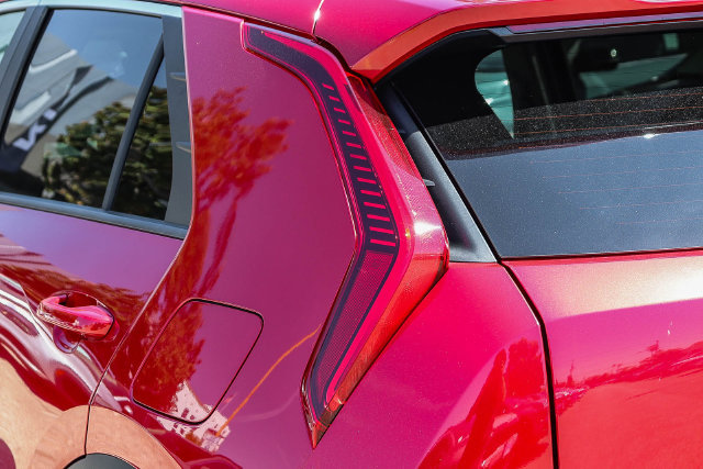 Certified 2025 Kia Niro EX FWD image 10