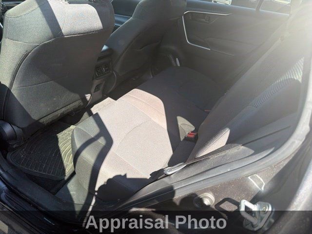 Used 2023 Toyota RAV4 LE AWD/4WD image 10