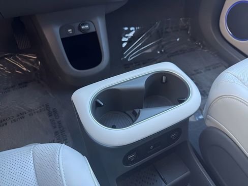 Used 2024 Hyundai Ioniq 5 Limited image 18