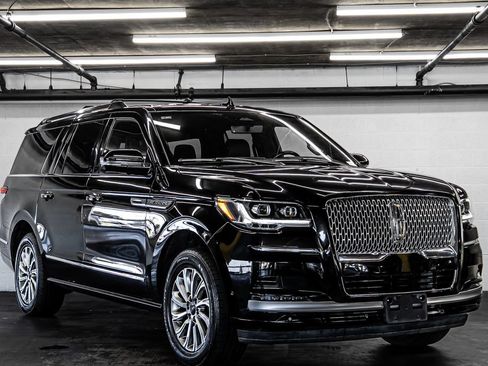 Used 2024 Lincoln Navigator L 4WD image 7