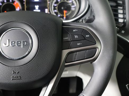 Used 2021 Jeep Cherokee Latitude Lux w/ Mopar Interior Package image 37