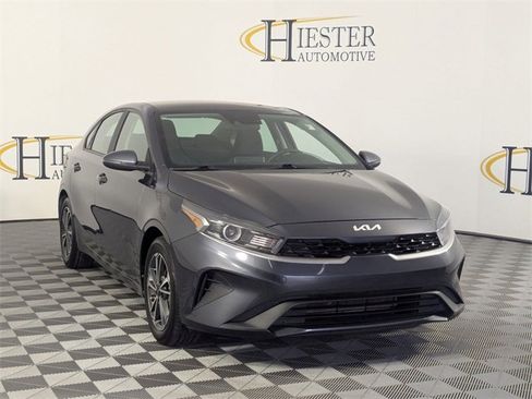 Used 2022 Kia Forte LXS w/ LXS Technology Package image 2