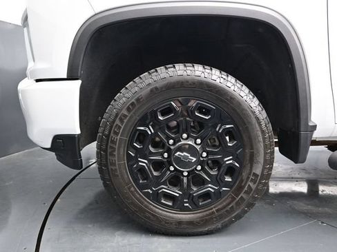 Used 2022 Chevrolet Silverado 2500 LTZ w/ LTZ Plus Package AWD/4WD image 16