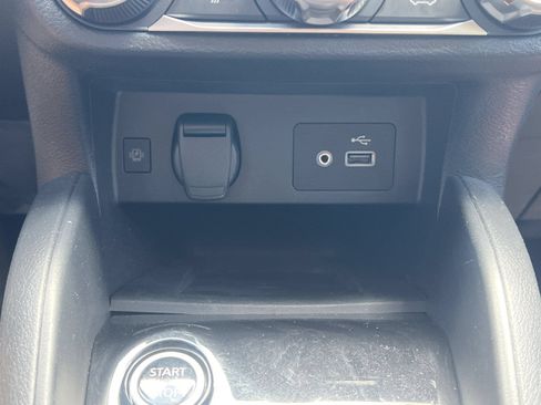 Certified 2023 Nissan Versa SV FWD image 8