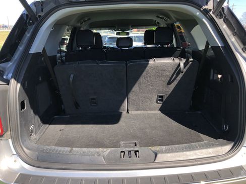 Used 2023 Ford Explorer Limited image 9