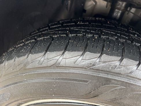 Used 2018 Ford Explorer XLT image 39