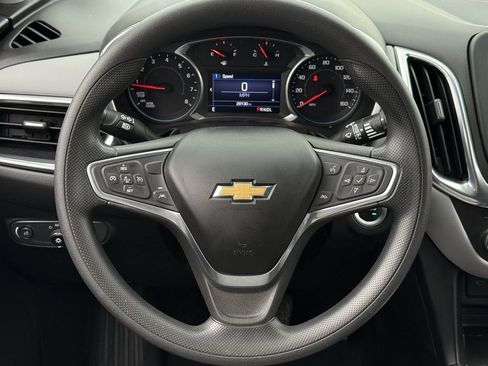 Used 2022 Chevrolet Equinox LS w/ LS Convenience Package FWD image 11