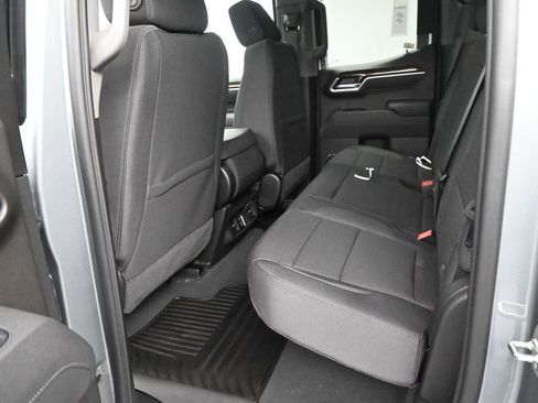 New 2026 GMC Sierra 1500 SLE w/ Preferred Package image 17