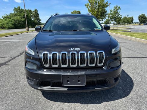 Used 2014 Jeep Cherokee Latitude w/ Cold Weather Group AWD/4WD image 2