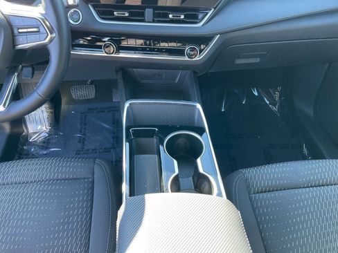 Used 2025 Chevrolet Equinox LT image 40