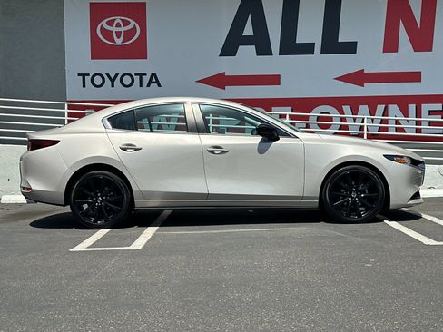 Used 2024 MAZDA MAZDA3 s FWD image 6