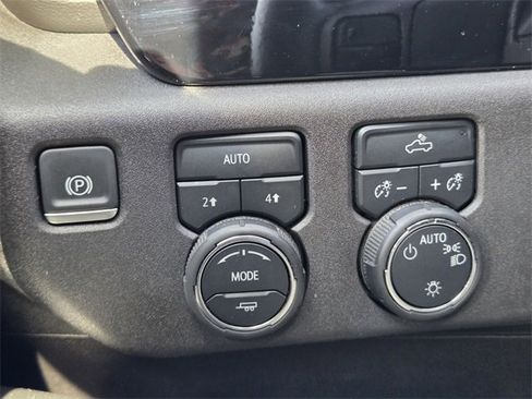 Certified 2025 Chevrolet Silverado 1500 LT image 34