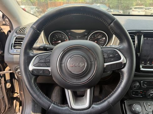 Used 2018 Jeep Compass Limited w/ Navigation Group AWD/4WD image 9