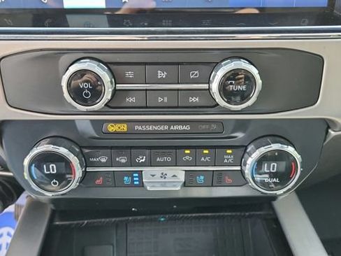 Used 2022 Ford F250 Platinum AWD/4WD image 20