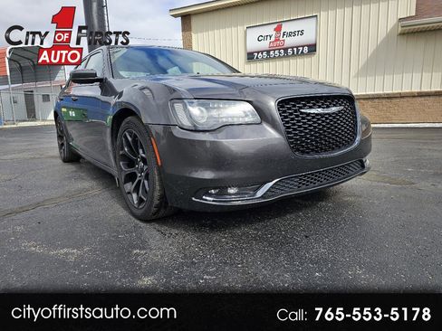 Used 2019 Chrysler 300 S image 1