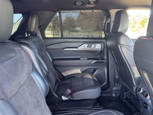 Used 2025 Ford Explorer ST image 29