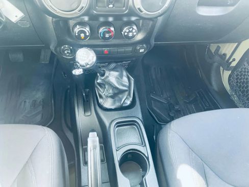 Used 2013 Jeep Wrangler Unlimited Sport image 18