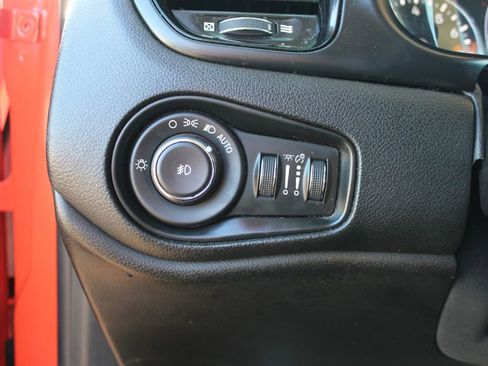 Used 2018 Jeep Renegade Altitude image 23