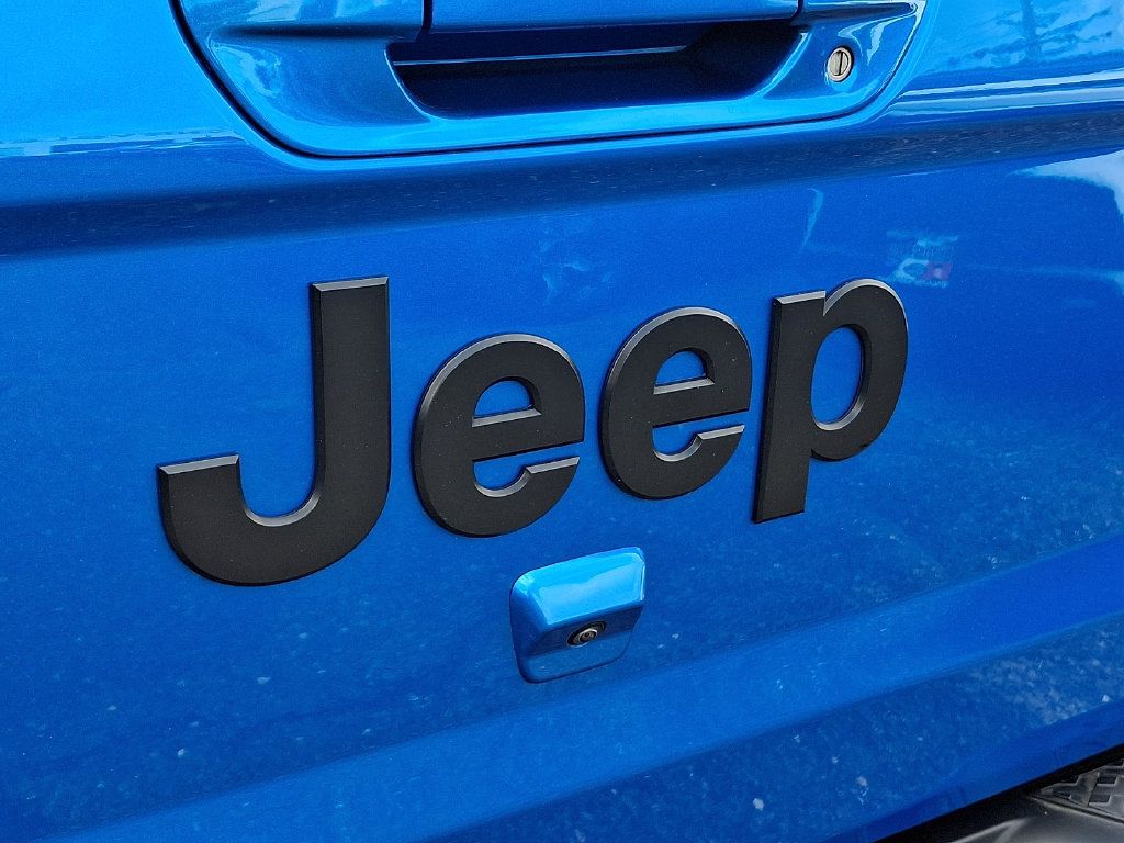 Used 2023 Jeep Gladiator Overland AWD/4WD image 9