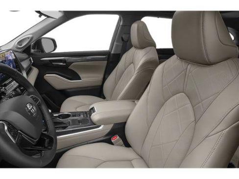 Used 2021 Toyota Highlander Platinum image 9