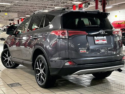 Used 2017 Toyota RAV4 SE image 11