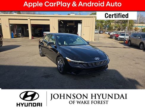 Certified 2025 Hyundai Elantra SEL image 11