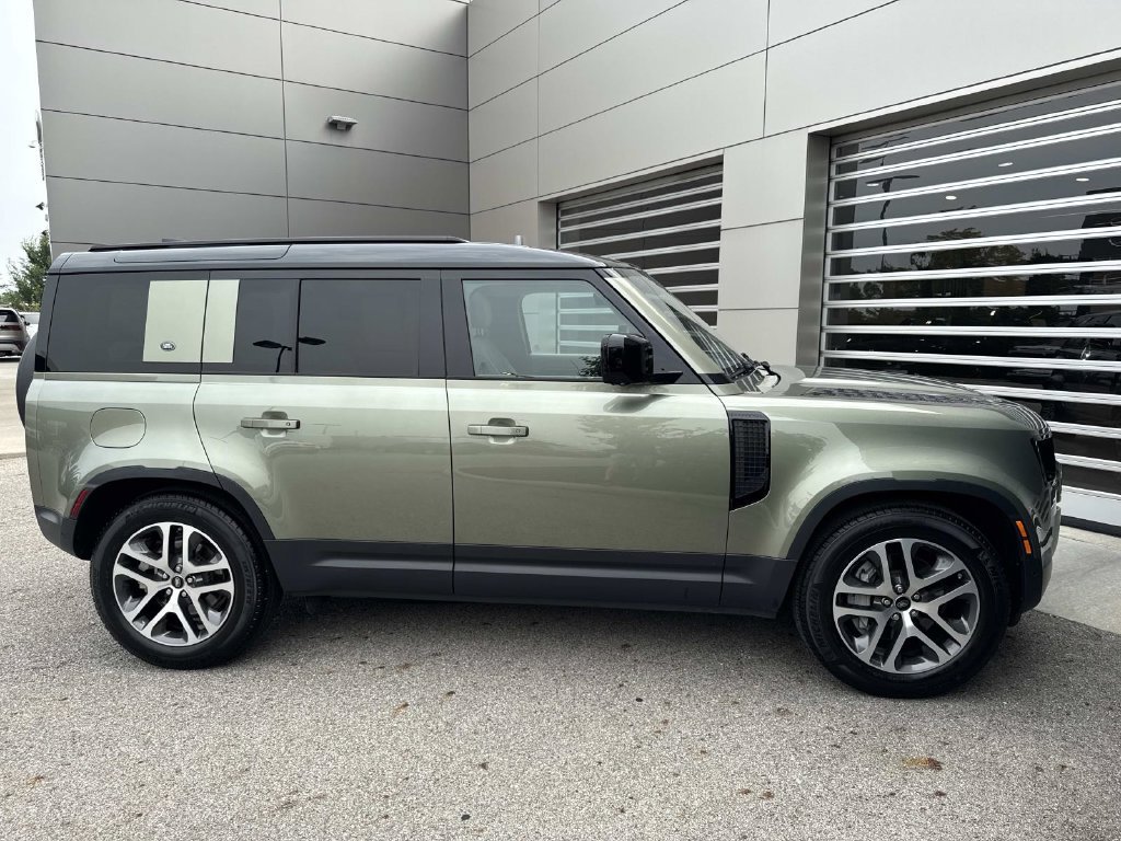 Used 2020 Land Rover Defender 110 HSE AWD/4WD image 8