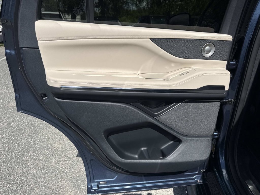 New 2027 Lincoln Navigator Reserve AWD/4WD image 14
