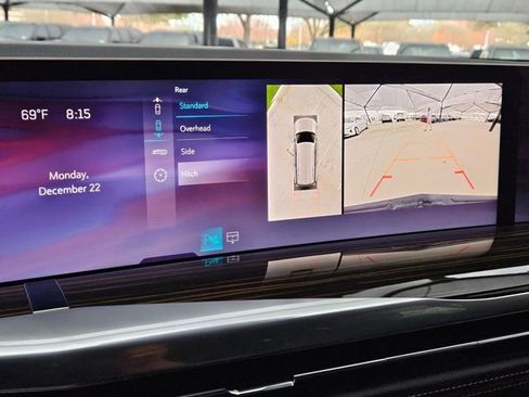 Used 2025 Cadillac Escalade Premium Luxury image 17