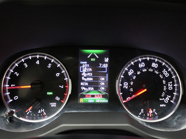 Certified 2022 Toyota RAV4 XLE Premium AWD/4WD image 11